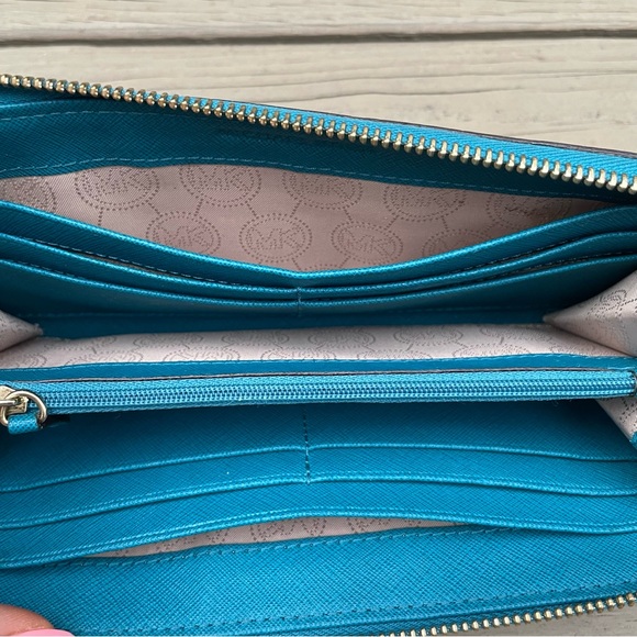 Michael Kors Blue Saffiano Leather Jet Set Zip Around Wallet - Picture 9 of 15